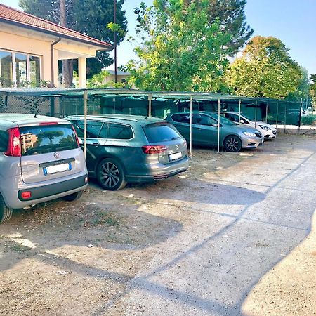 Hotel Caravel B&B Misano Adriatico Exterior photo