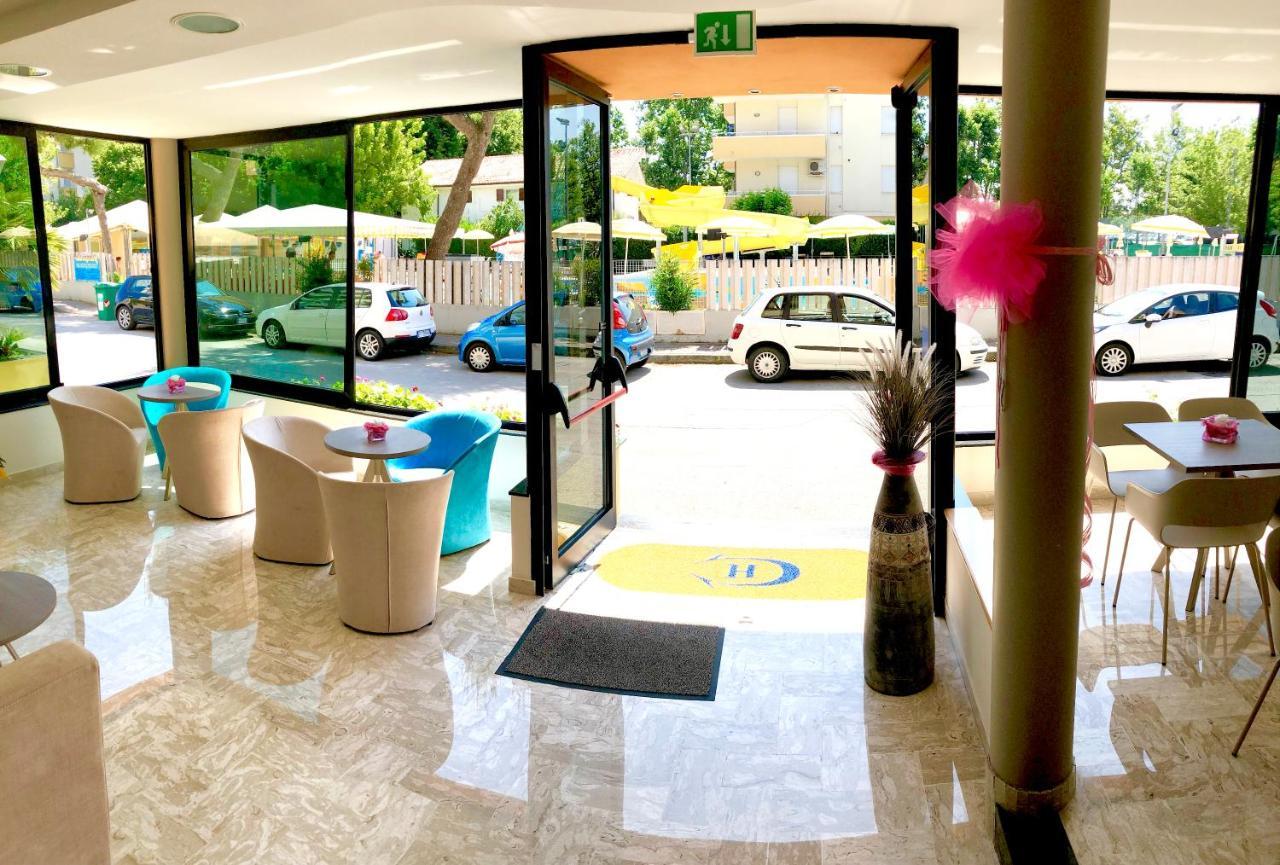 Hotel Caravel B&B Misano Adriatico Exterior photo