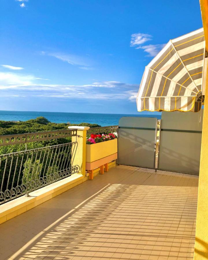Hotel Caravel B&B Misano Adriatico Exterior photo